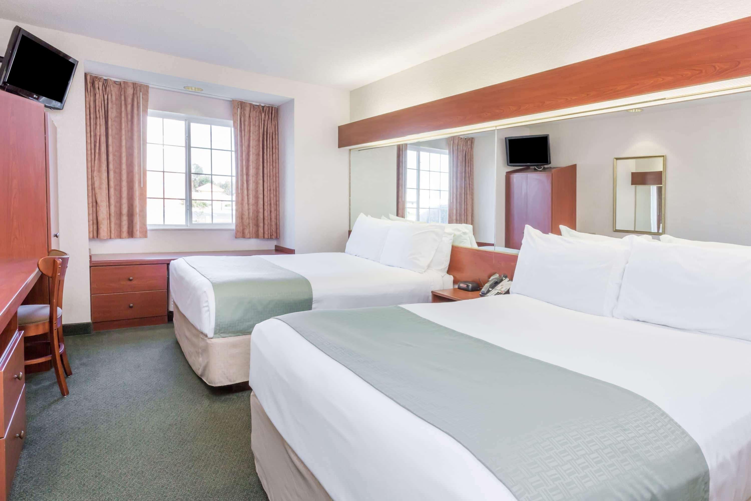 Microtel Inn & Suites Марианна Екстериор снимка