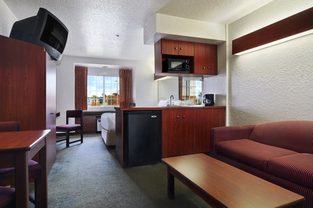 Microtel Inn & Suites Марианна Стая снимка