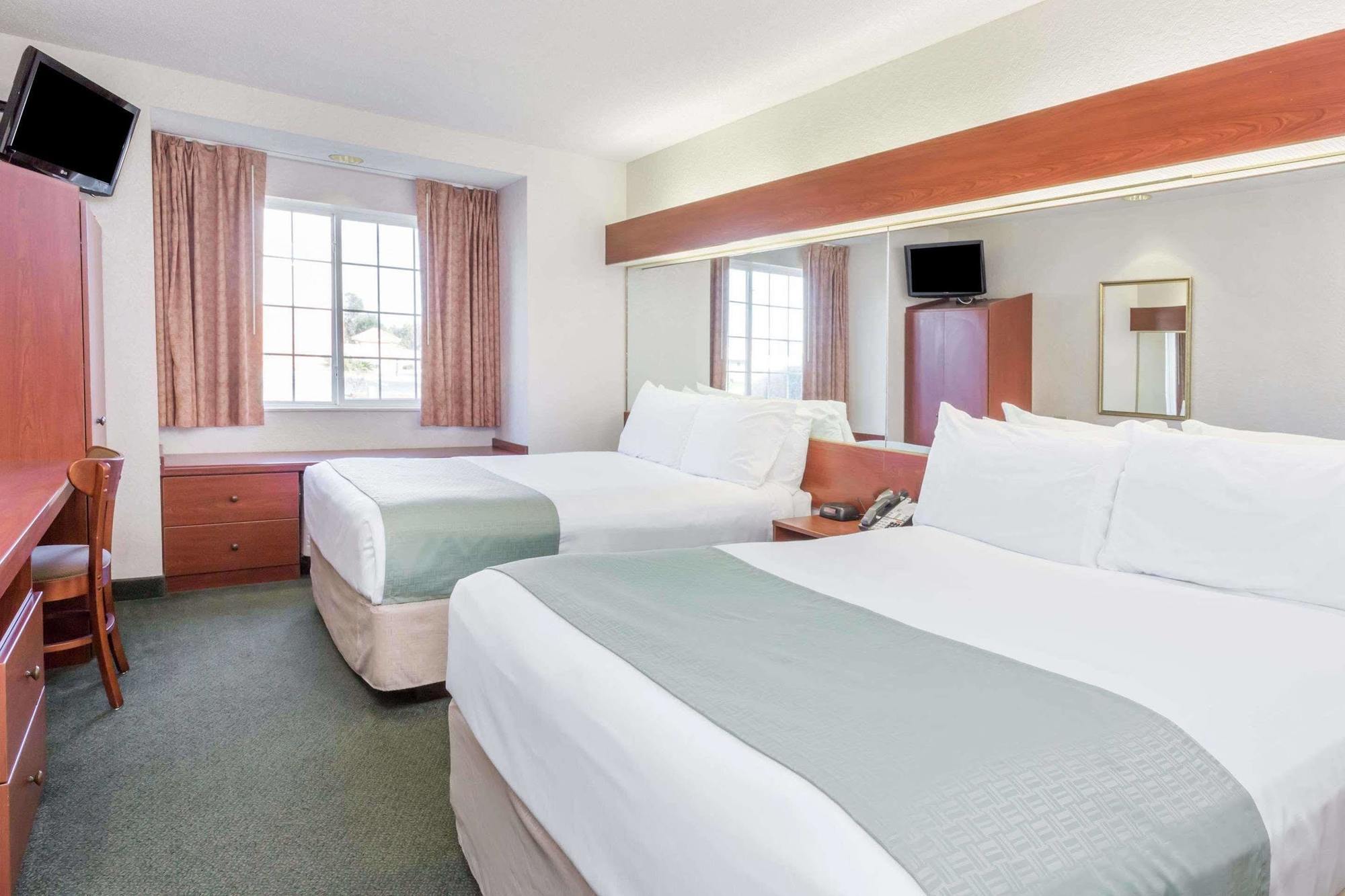 Microtel Inn & Suites Марианна Екстериор снимка